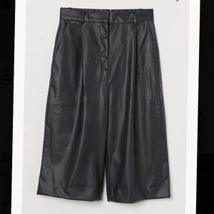 Faux leather black Bermuda shorts